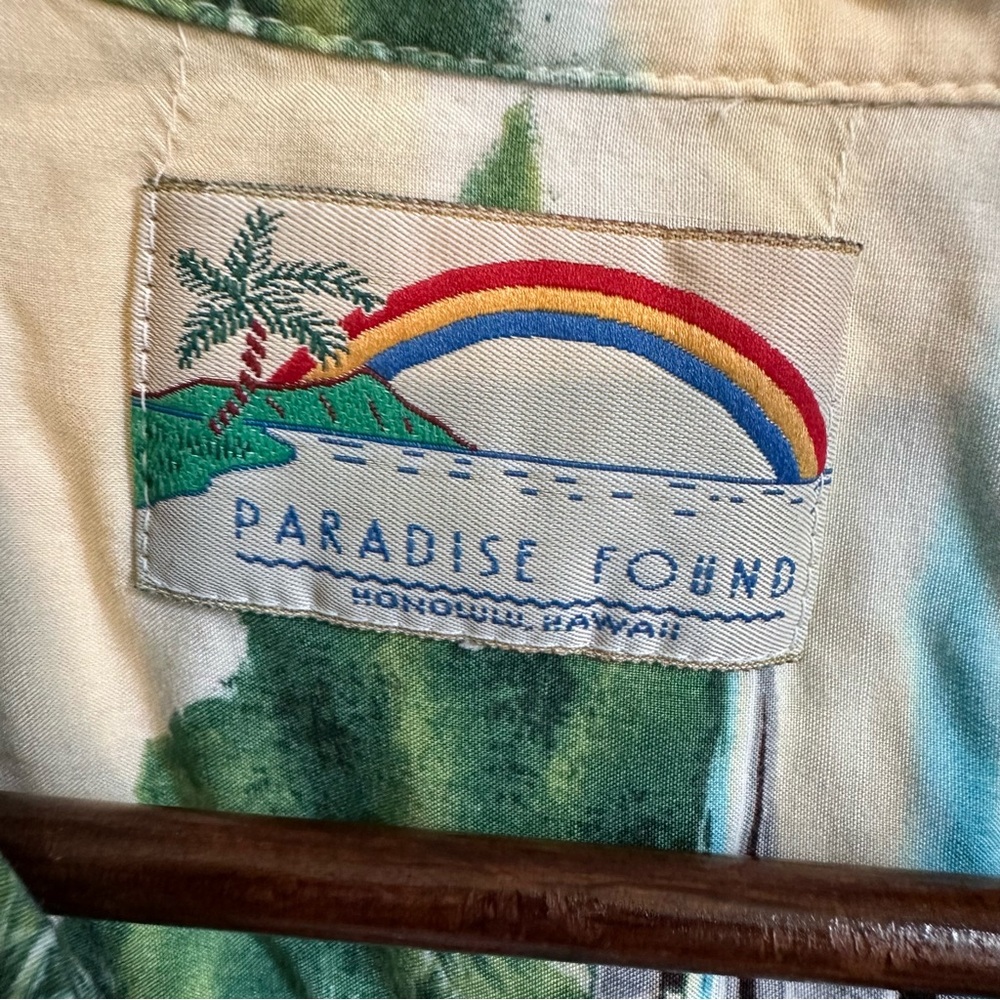 Paradise Found Magnum PI Men’s Plane Patterned Hawaiian Shirt - Picture 3 of 3